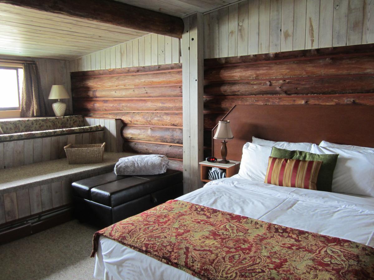 The Surf Lodge And Pub Gabriola Exterior foto
