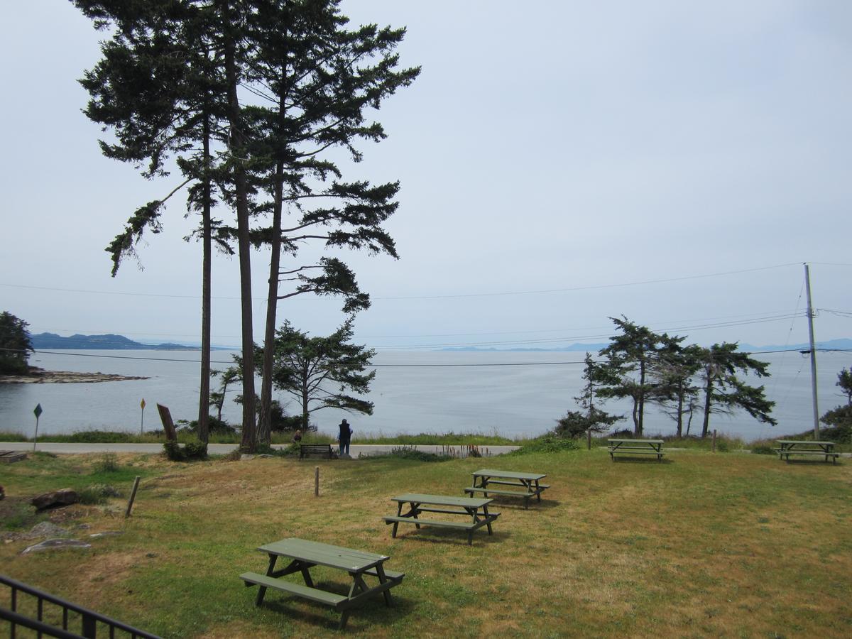 The Surf Lodge And Pub Gabriola Exterior foto