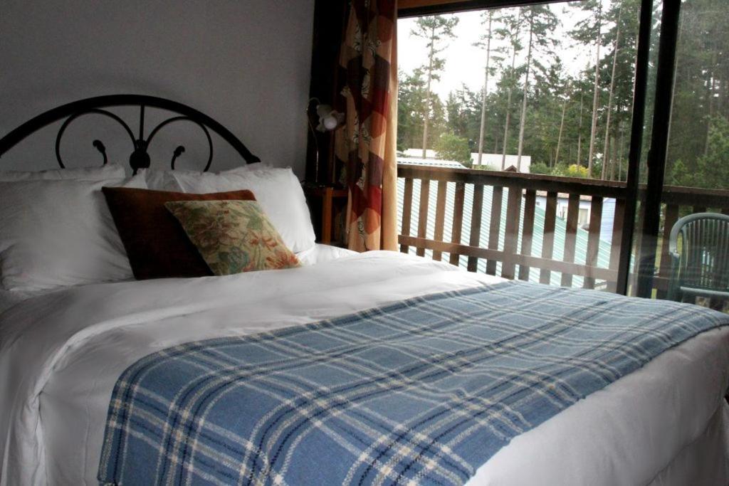 The Surf Lodge And Pub Gabriola Exterior foto